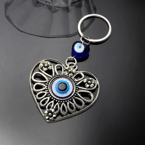 Vista 2 de BESPORTBLE 2 llaveros turcos de mal de ojo, corazón hueco, ojo azul, dije de cuentas de ojo azul, adorno para mujeres y hombres