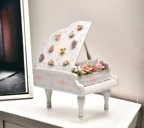 Vista 2 de Cosmos Gifts Figura musical de porcelana fina y elegante para piano de cola (música melodía: Fur Elise), 7 3/4 pulgadas de alto