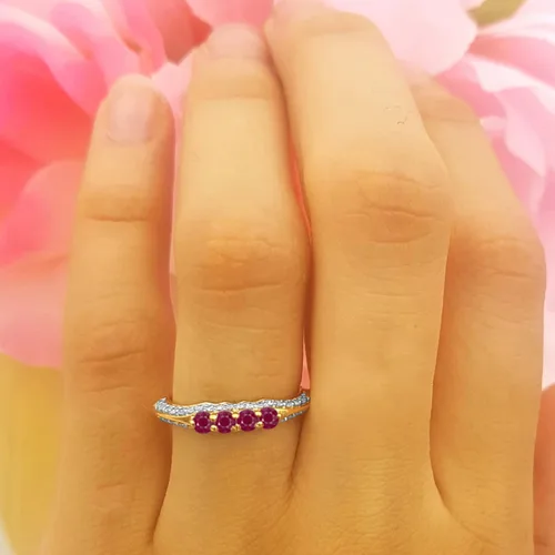 Vista 2 de Dazzlingrock Collection Anillo apilable redondo de rubí y diamante blanco para mujer, anillo apilable para aniversario