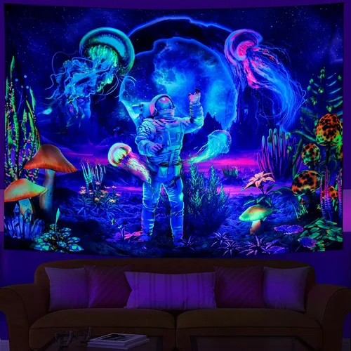 Vista 2 de Heopapin Tapiz de astronauta con luz negra, medusas, hongos, plantas fantásticas reactivas a los rayos UV, tapetes de pared de neón, galaxia, Medusa