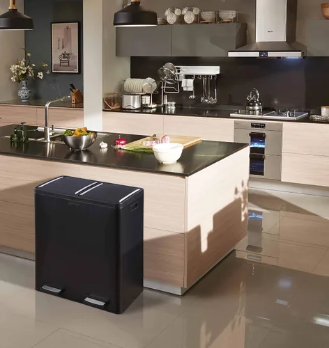 Vista 5 de Step N' Sort El bote de basura y reciclaje de capacidad extra grande de 18.5 galones, Soft-Step, con dos compartimentos y contenedores interiores