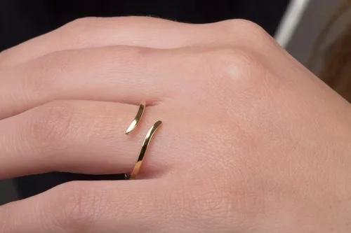 Vista 2 de Elegante joyero para mujer, anillo curvo abierto en oro macizo de 9k, 14k y 18k, anillo envolvente abierto minimalista, anillo convexo de oro sólido