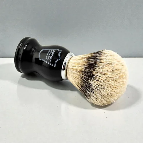 Vista 4 de Parker Safety Razor 's 100% Silvertip - Brocha de afeitar de cerdas de tejón – Soporte para cepillo incluido (mango negro)