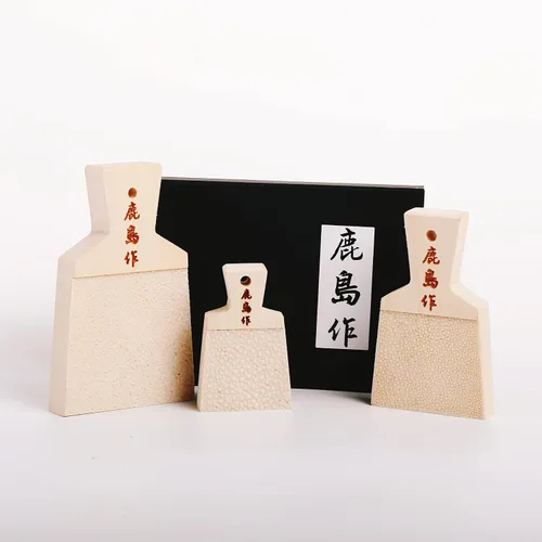 Vista 6 de Rallador clásico japonés para wasabi y jengibre, rallador de wasabi, rallador tradicional de Wasabi con cepillo de bambú (mediano)