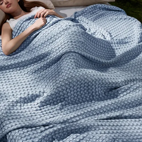 Vista 24 de Bedsure - Manta XL de punto gofre de algodón refrescante - Manta ligera y transpirable de rayón derivado de bambú para personas que se acaloran al