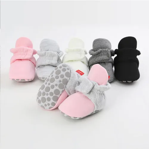 Vista 2 de Uineky Botines de algodón para bebés, niños y niñas, para recién nacidos, calcetines suaves para niños y niñas, zapatos de cuna cálidos