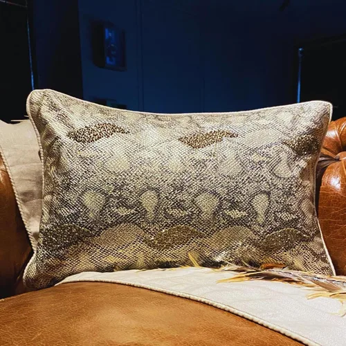 Vista 4 de The HomeCentric Fundas de almohada lumbares doradas de 12 x 14 pulgadas (11.8 x 13.8 in), de piel sintética, con diseño de animales, estilo moderno