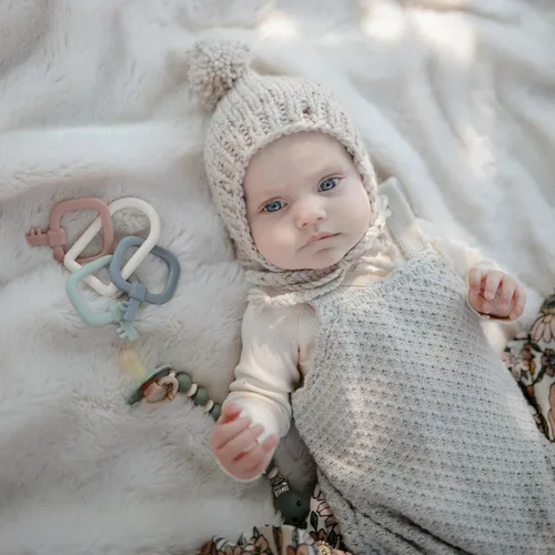 Vista 7 de mushie Juguete clave Juguete sensorial para bebés de 10 meses o más