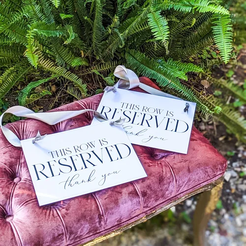 Vista 7 de Letreros de Fila Reservada para Ceremonia de Boda o Evento – Juego de 2 Banderines Colgantes de Papel en Cartulina – Esta Fila Está Reservada