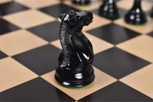 Vista 9 de RoyalChessMall -Juego de piezas de ajedrez de madera pintadas en rojo y negro Pro Staunton de 4.1 pulgadas