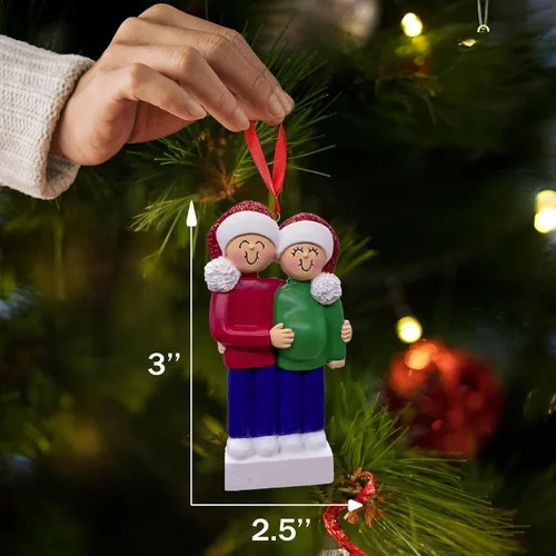 Vista 3 de Adorno de Navidad para bebé en espera personalizado 2025 – Adorno personalizado para anuncio de embarazo, recuerdo para la familia, decoración