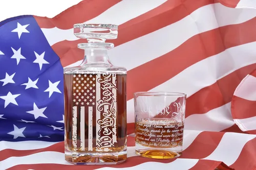 Vista 5 de WATAKA We the People - Juego de 2 copas de whisky para licor, whisky escocés, bourbon o vino, regalo de whisky patriótico para hombres