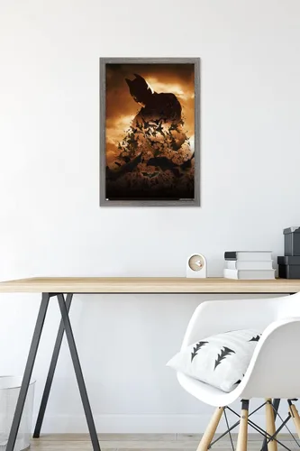 Vista 6 de DC Comics Batman Begins - Póster de pared de una hoja de Batman, 22.4 pulgadas de largo x 14.7 pulgadas de ancho, versión enmarcada de madera