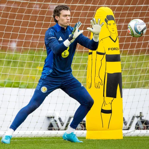 Vista 7 de FORZA Maniquí de aire de fútbol profesional (Junior y Senior) Maniquíes inflables de entrenamiento de tiro libre de fútbol Paquete de 1, 3 o 5