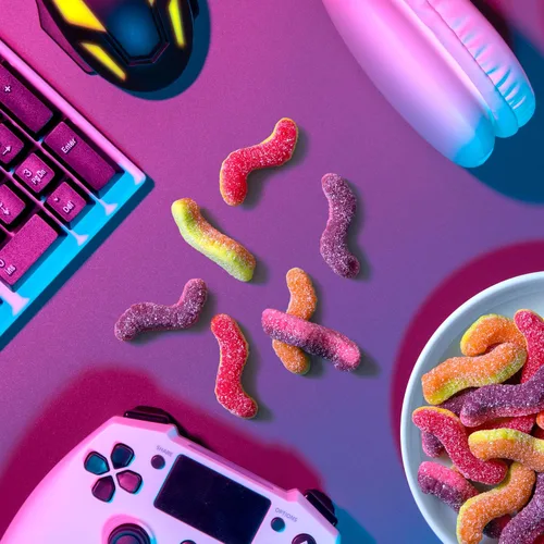 Vista 7 de Trolli Sour Brite Duo Crawlers Candy, bolsa de 6.3 onzas