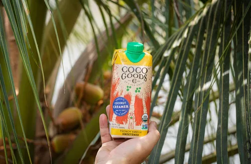 Vista 2 de CocoGoods Co. Crema de café de coco orgánico de origen único, vainilla francesa endulzada, 16.9 onzas líquidas, paquete de 12, Tetra Pak