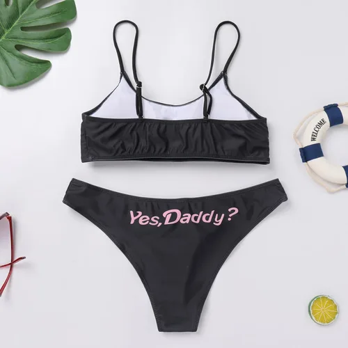 Vista 6 de Traje de baño de 2 piezas con estampado "Come Here Daddy Please Print", traje de baño con brasier acolchado, parte superior, bragas y tirantes Negro