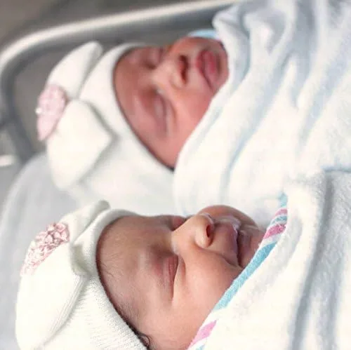 Vista 7 de HUIXIANG Gorro para recién nacido de algodón suave para niña, con gorro de lazo grande, bebé