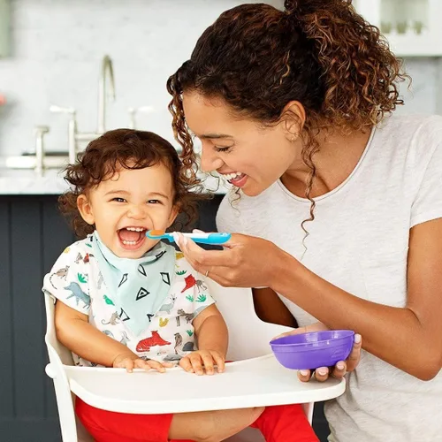 Vista 6 de Munchkin® Love-a-Bowls™ Juego de alimentación para bebés de 10 piezas, incluye recipientes con tapas y cucharas, multicolor