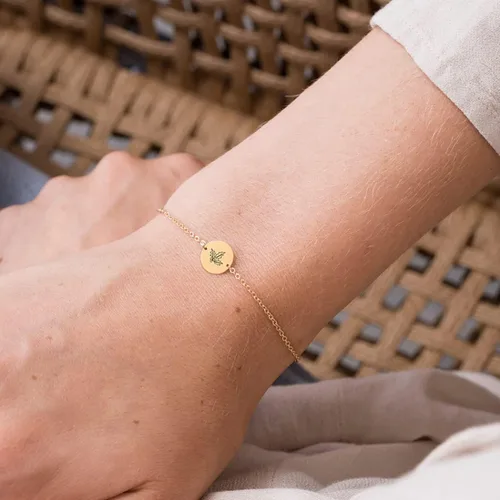 Vista 4 de Pulsera de flor de nacimiento de oro de 18 quilates grabada personalizada, pulseras con dije floral personalizado de acero inoxidable, cadena