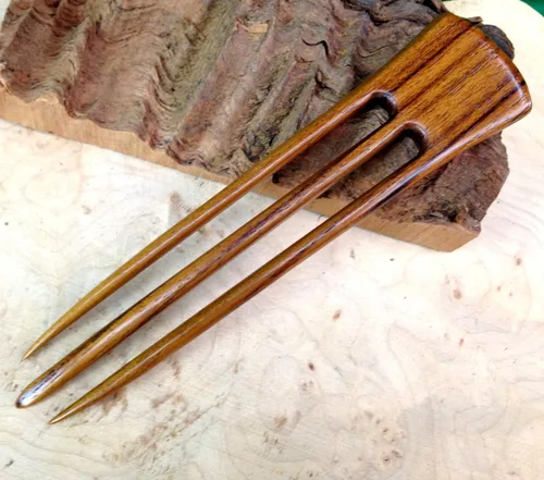 Vista 4 de JWL (1) Horquilla de madera de teca de tres puntas de 6 pulgadas para el pelo recto, estilo hawaiano