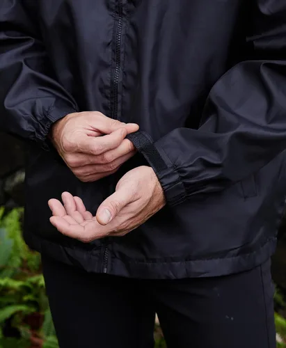Vista 26 de Chaqueta impermeable cortavientos ligera para hombre con capucha extraíble