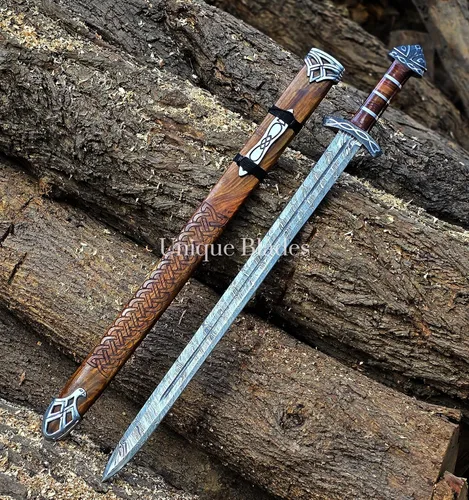 Vista 2 de Espada vikinga, 101.6 cm, acero damasquino 1095 de filo completo, vaina de madera, ranuras de sangre, colección de campo de batalla