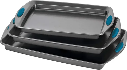 Vista 14 de Rachael Ray Bakeware - Juego de bandejas antiadherentes para galletas, 3 piezas, gris con agarres azul agave