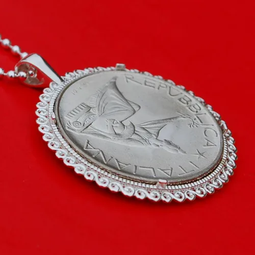 Vista 7 de 1961 Italy Unification Centennial 500 Lire BU Unc 83.5% Silver Coin 925 Sterling Silver Necklace NEW - Showing Reverse Quadriga