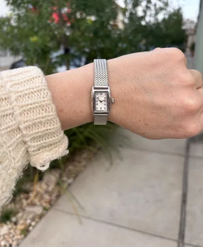 Vista 4 de Wristology Reloj vintage para mujer, estilo art deco, con caja rectangular, intercambiable, ajustable, esfera analógica fácil de leer