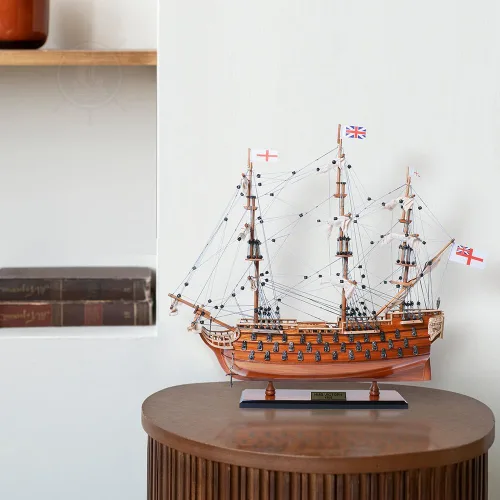 Vista 9 de Old Modern Handicrafts Victory Small