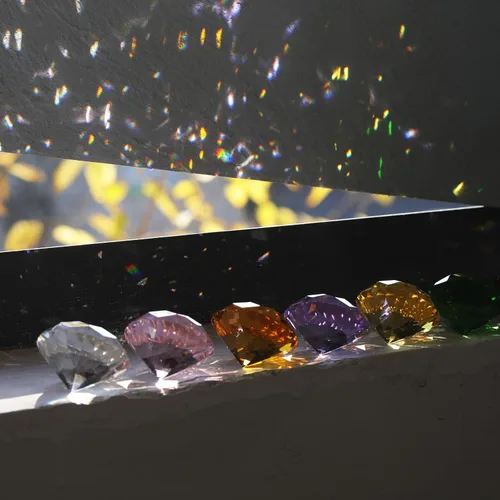 Vista 5 de LONGWIN Pisapapeles de diamante de cristal de 30 mm (1.2 pulgadas), gemas de pirata, piedra de nacimiento, decoraciones de mesa de Navidad, idea