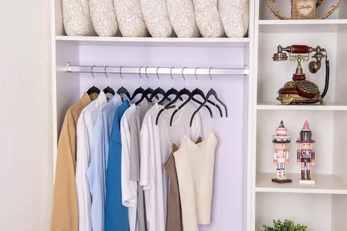 Vista 3 de Quality Hangers Perchas de plástico que no son de terciopelo para la ropa, juego de perchas resistentes para ropa, perchas para armario que ahorran