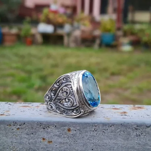 Vista 5 de LRESJJIUJ Anillo de acero inoxidable retro con circonitas cúbicas de corte cuadrado, sello de piedra tallada a mano, gema de topacio azul, anillo