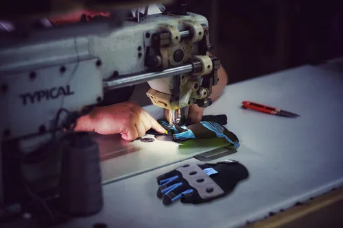 Vista 7 de FOUR-AM Guantes de trabajo para hombre, guantes mecánicos sin dedos, antichoque, anticolisión para hombres y mujeres
