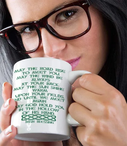 Vista 4 de Taza de café personalizada de 11 onzas May The Road Rise to Meet You Irish Blessing Four Leaf Shamrock Trébol Irlanda Irlanda Irlanda San Patricio