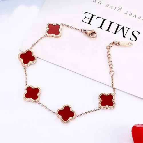 Vista 4 de Juego de pulseras de trébol de la suerte para mujer, chapadas en oro de 18 quilates, joyería simple y bonita para mujeres y niñas, regalo (rojo)