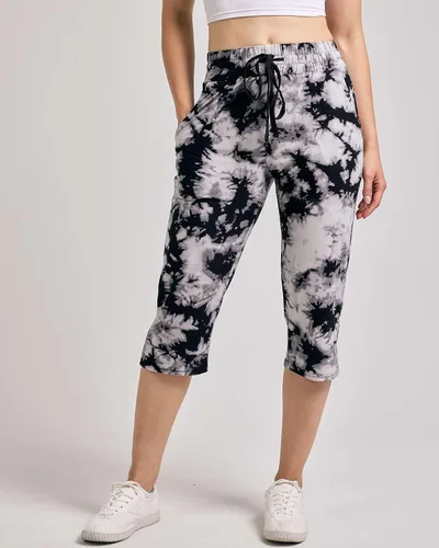 Vista 3 de Real Essentials 3-Pack Women's Capri Open Bottom Soft Sweatpants with Drawstring (Available in Plus Size)