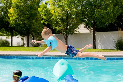 Vista 4 de Posh Creations Fideos y flotador de piscina de tiburón ballena con EPS para niños, diversión no inflable para saltar, descansar y montar