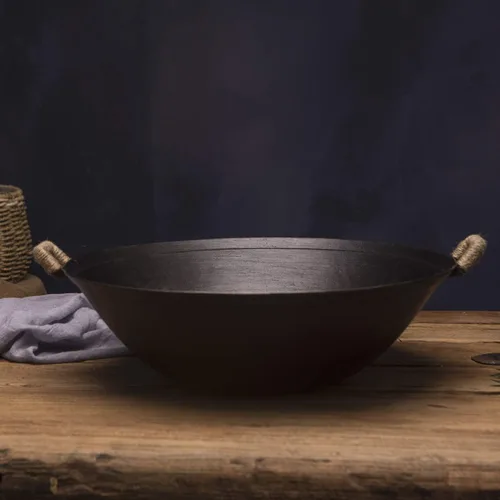Vista 5 de ZhenSanHuan Wok de hierro fundido hecho a mano, sin revestimiento, sin pintura, saludable, fondo plano, apto para inducción (12.6 pulgadas)