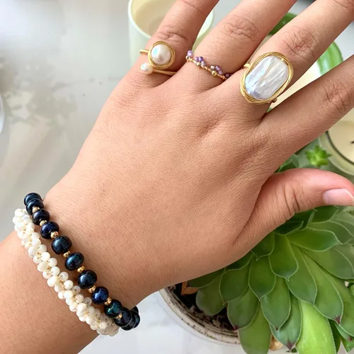 Vista 3 de Anillo de perlas barrocas naturales hecho a mano, diseño de bobinado, apertura ajustable, cuentas de material chapado en oro de 14 quilates