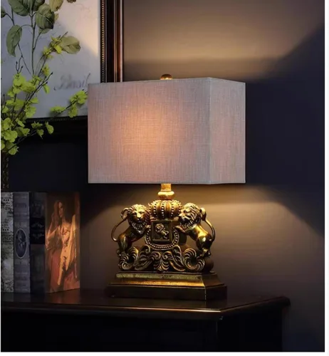 Vista 2 de Lámparas de escritorio con interruptor de botón de enchufe, lámpara de mesa creativa de león para dormitorio, mesita de noche, luz de escritorio