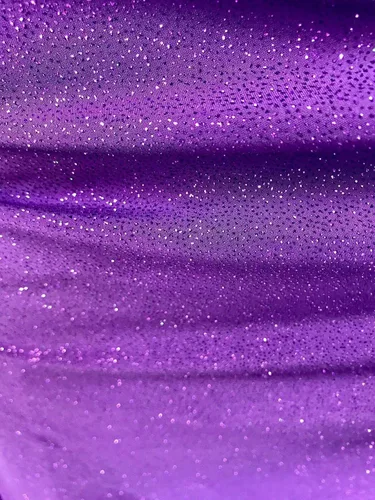 Vista 2 de New Creations Fabric & Foam Inc, 58/60 pulgadas de ancho brillante iridiscente con purpurina elástica Selena tela de diseño Selena por The Yard