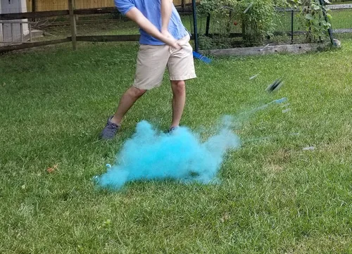 Vista 4 de J&M Gender Reveal Pelota de golf para baby showers y fiestas de revelación. Polvo Holi totalmente natural. Paquete de 2.