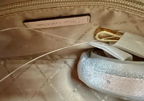 Vista 9 de Michael Kors Satchel de cúpula con logotipo mediano Jet Set