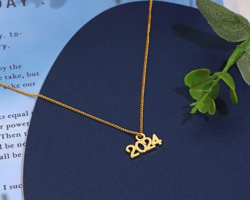 Vista 6 de Tupalizy 100 cuentas de aleación para el año 2024 para graduación, collar con borla, colgante, pulsera, aretes, llavero, joyería, hallazgos