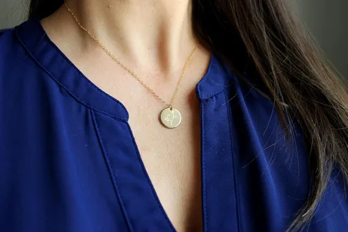 Vista 6 de Collar de flor de nacimiento de oro, joyería de flor de nacimiento, regalo de cumpleaños personalizado, collar floral