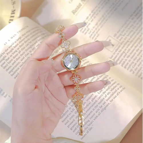 Vista 4 de Exquisito reloj de pulsera de trébol de cuatro hojas doradas huecas para mujer, relojes de vestir vintage, reloj de pulsera de cuarzo ligero