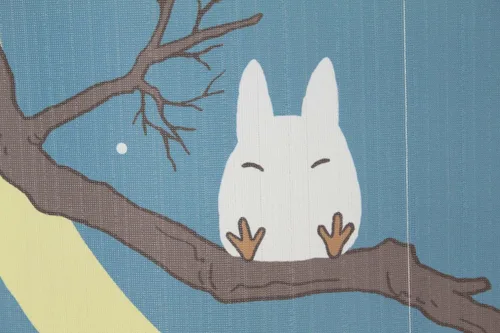 Vista 4 de Totoro Noren - Tapiz de cortina con diseño de cielo invernal y luna creciente