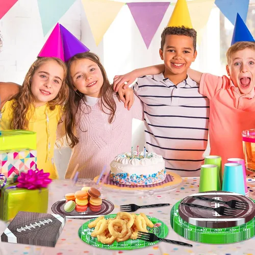 Vista 6 de Juego de 96 platos y servilletas de fútbol para fiestas de fútbol, incluye platos de papel, tenedor de servilletas para niños, decoraciones